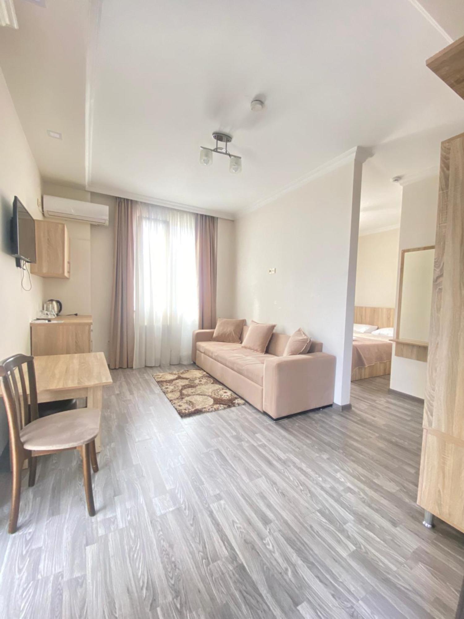 Hotel Garanti Батуми Экстерьер фото