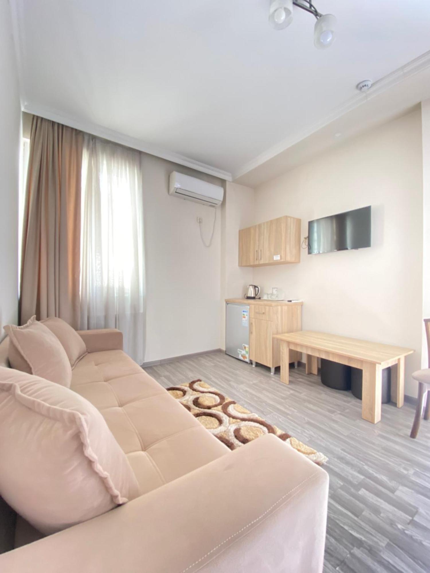 Hotel Garanti Батуми Экстерьер фото