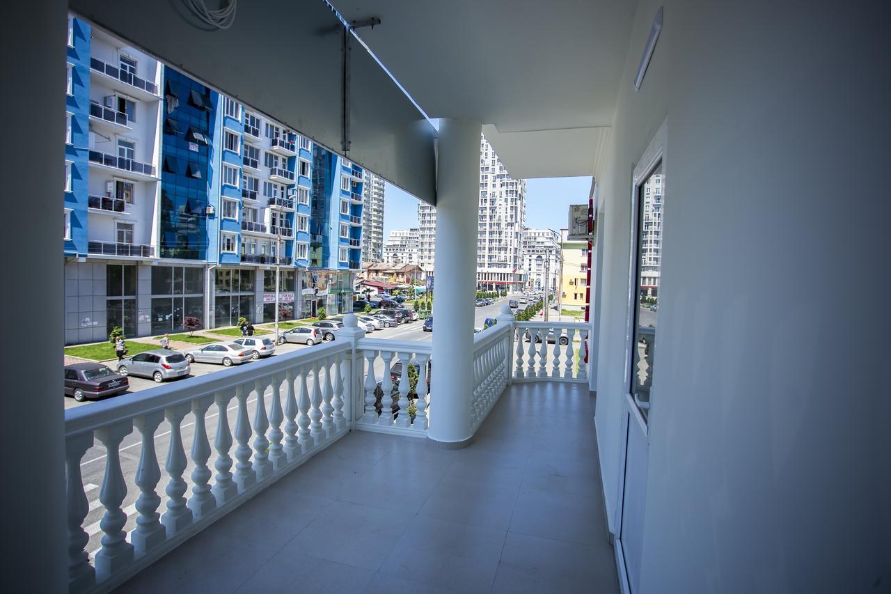 Hotel Garanti Батуми Экстерьер фото